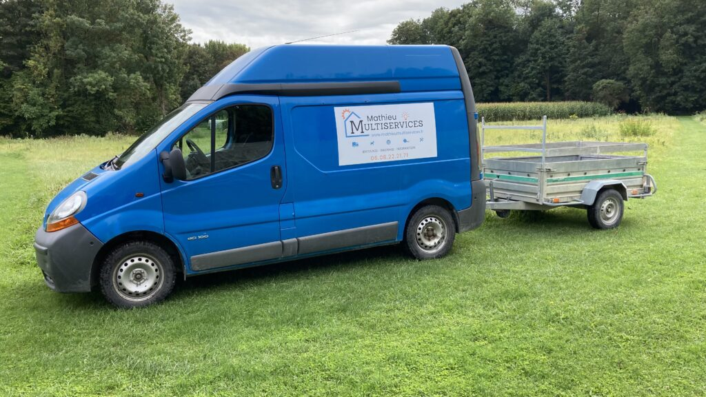 Camion Mathieu Multiservices avec remorque